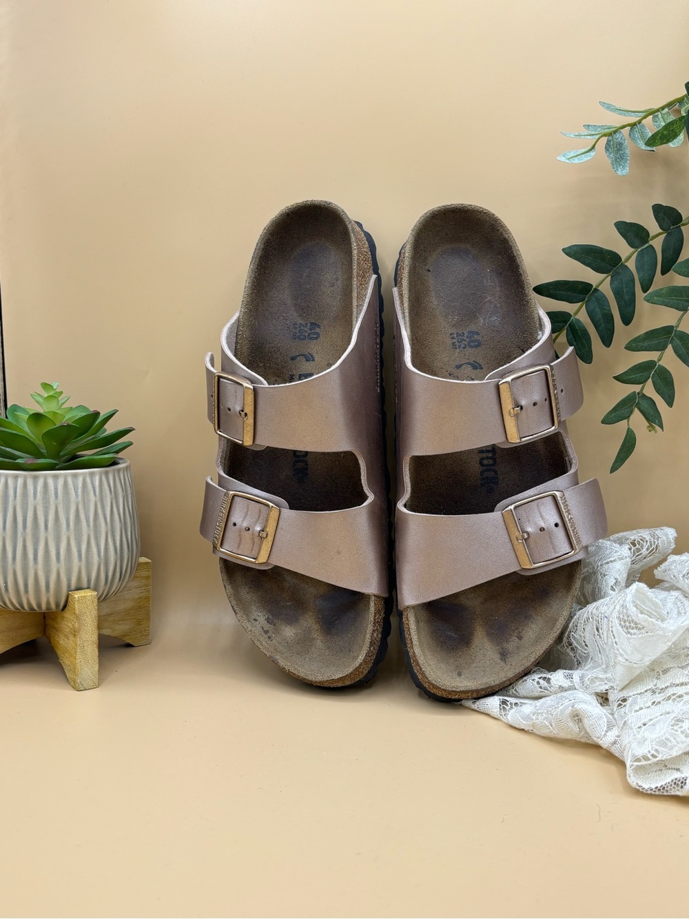 Birkenstock Arizona Womenโs 40 Metallic Taupe Bronze Birko-Flor Sandals